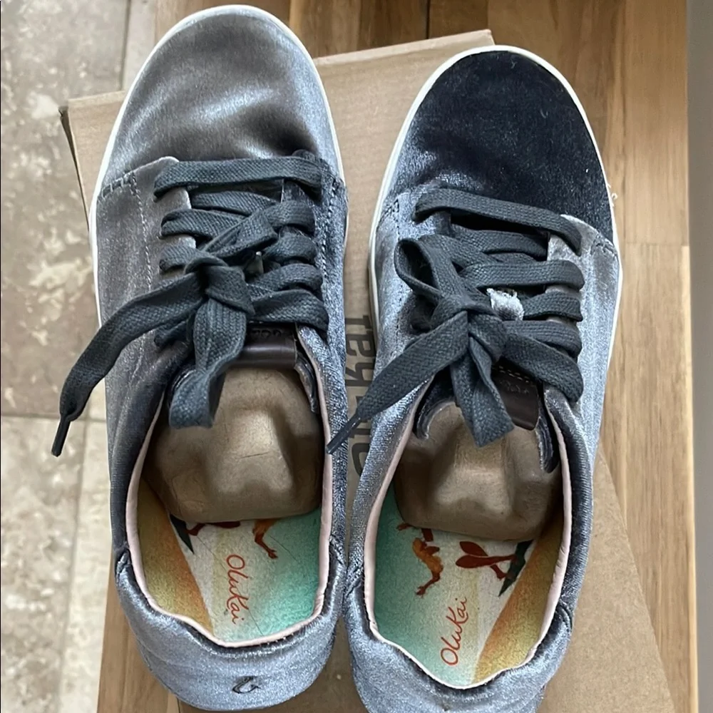 OluKai Pehuea Li Lanui Charcoal Velvet Sneakers Sz 8.5 - Picture 10 of 10